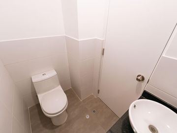 Venta de moderno tríplex en Santa Catalina –  límite con San Borja