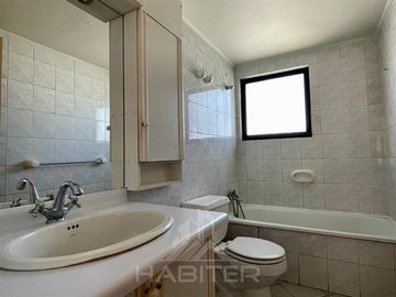 Departamento en Venta en CE39054 Gran departamento duplex a pasos de Clínica Alemana, Colegio Alemán y Universidades.