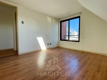 Departamento en Venta en CE39054 Gran departamento duplex a pasos de Clínica Alemana, Colegio Alemán y Universidades.