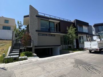 ¡GRAN OPORTUNIDAD! CASA EN VENTA EN PUERTA DEL BOSQUE