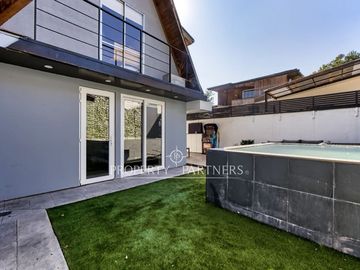Casa Familiar remodelada con excelente conectividad.