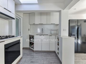 Casa Familiar remodelada con excelente conectividad.