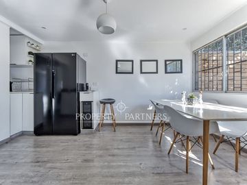 Casa Familiar remodelada con excelente conectividad.