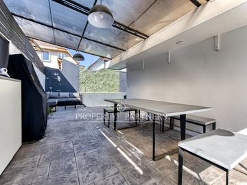 Casa Familiar remodelada con excelente conectividad.