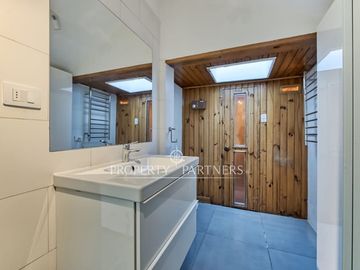 Casa Familiar remodelada con excelente conectividad.