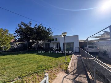 Propiedad Remodelada Con Potencial Comercial en Avenida Juan Cisternas