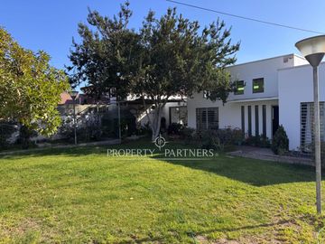 Propiedad Remodelada Con Potencial Comercial en Avenida Juan Cisternas