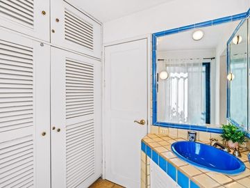 En Venta Casa en San Miguel: Con Casa de Huéspedes y Piscina