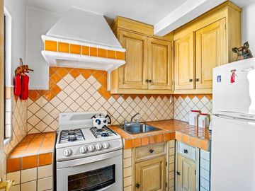 En Venta Casa en San Miguel: Con Casa de Huéspedes y Piscina