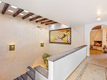 En Venta Casa en San Miguel: Con Casa de Huéspedes y Piscina