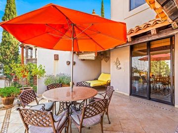 En Venta Casa en San Miguel: Con Casa de Huéspedes y Piscina