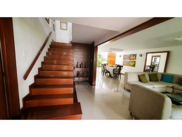 CASA EN VENTA EN SANTA TERESITA DE DOS PLANTAS