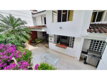 CASA EN VENTA EN SANTA TERESITA DE DOS PLANTAS