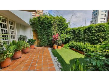 CASA EN VENTA EN SANTA TERESITA DE DOS PLANTAS