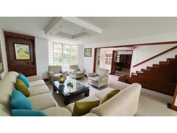CASA EN VENTA EN SANTA TERESITA DE DOS PLANTAS