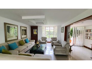 CASA EN VENTA EN SANTA TERESITA DE DOS PLANTAS