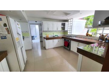 CASA EN VENTA EN SANTA TERESITA DE DOS PLANTAS