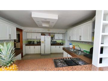 CASA EN VENTA EN SANTA TERESITA DE DOS PLANTAS