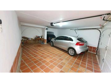 CASA EN VENTA EN SANTA TERESITA DE DOS PLANTAS