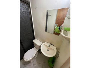 VENDO HERMOSO APARTAMENTO CON PARQUEADERO CUBIERTO EN BELÉN