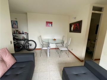 VENDO HERMOSO APARTAMENTO CON PARQUEADERO CUBIERTO EN BELÉN