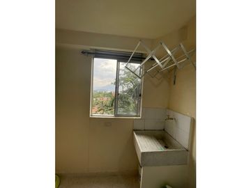 VENDO HERMOSO APARTAMENTO CON PARQUEADERO CUBIERTO EN BELÉN