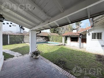 Venta Casa de 4 ambientes con quincho y piscina en Adrogue