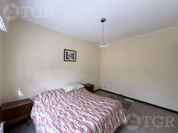 Venta Casa de 4 ambientes con quincho y piscina en Adrogue