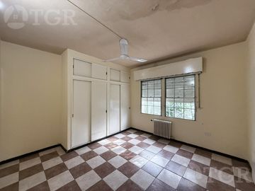 Venta Casa de 4 ambientes con quincho y piscina en Adrogue
