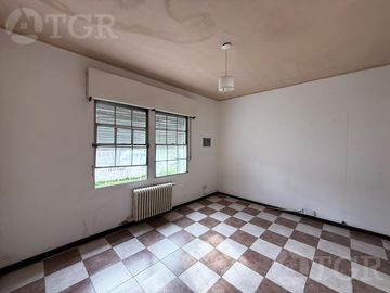 Venta Casa de 4 ambientes con quincho y piscina en Adrogue