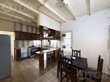 Venta Casa de 4 ambientes con quincho y piscina en Adrogue