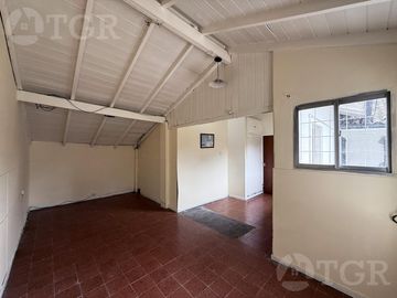Venta Casa de 4 ambientes con quincho y piscina en Adrogue