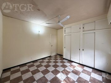 Venta Casa de 4 ambientes con quincho y piscina en Adrogue