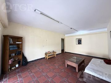 Venta Casa de 4 ambientes con quincho y piscina en Adrogue