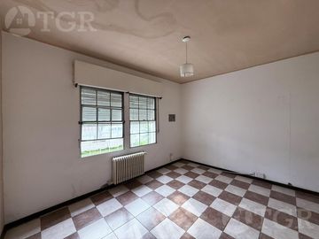 Venta Casa de 4 ambientes con quincho y piscina en Adrogue