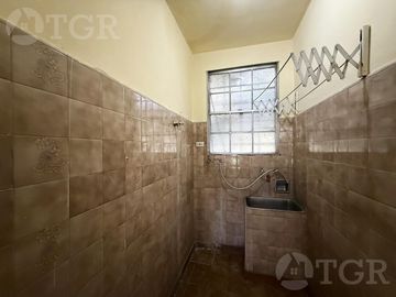 Venta Casa de 4 ambientes con quincho y piscina en Adrogue