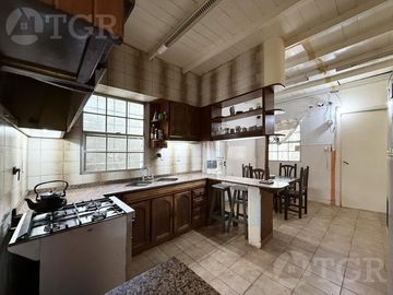 Venta Casa de 4 ambientes con quincho y piscina en Adrogue