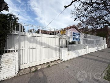 Venta Casa de 4 ambientes con quincho y piscina en Adrogue