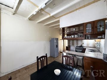 Venta Casa de 4 ambientes con quincho y piscina en Adrogue