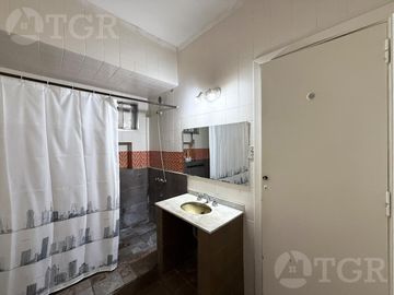 Venta Casa de 4 ambientes con quincho y piscina en Adrogue