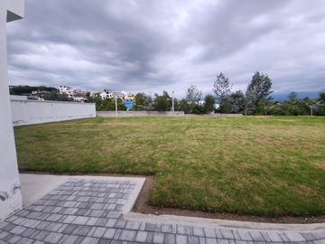 VENTA DEPARTAMENTO A ESTRENAR 2  DORMITORIOS CUMBAYA