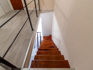 Casa de 5 ambientes en venta Barrio El Mirador Hurlingham triplex con patio