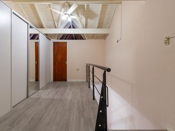 Casa de 5 ambientes en venta Barrio El Mirador Hurlingham triplex con patio