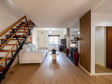 Casa de 5 ambientes en venta Barrio El Mirador Hurlingham triplex con patio