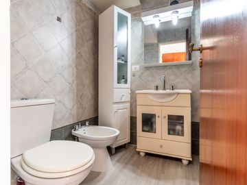 Casa de 5 ambientes en venta Barrio El Mirador Hurlingham triplex con patio