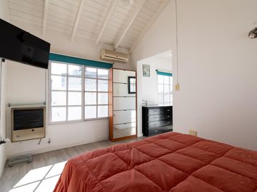 Casa de 5 ambientes en venta Barrio El Mirador Hurlingham triplex con patio