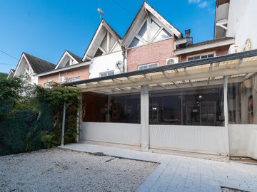 Casa de 5 ambientes en venta Barrio El Mirador Hurlingham triplex con patio