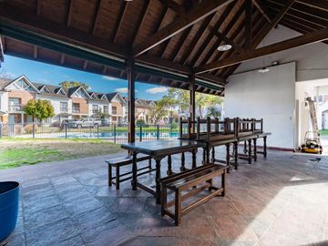 Casa de 5 ambientes en venta Barrio El Mirador Hurlingham triplex con patio