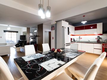Casa de 5 ambientes en venta Barrio El Mirador Hurlingham triplex con patio