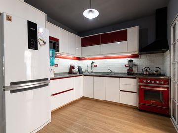 Casa de 5 ambientes en venta Barrio El Mirador Hurlingham triplex con patio
